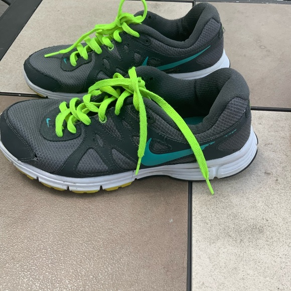 Nike Revolution 3 Running Shoes Size 9.5 - Picture 4 of 4